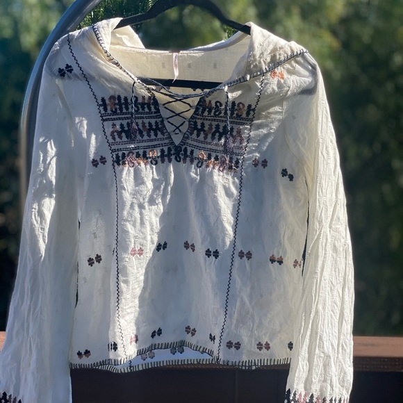 Free People, Long Sleeve, Embroidered Ivory Boho Hooded Top. Size Small. NWOT - Picture 3 of 11